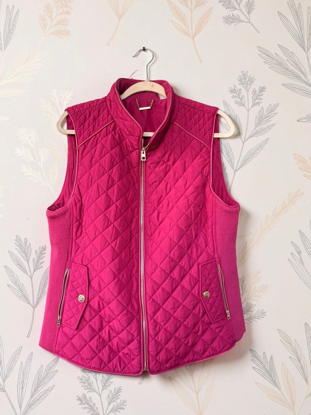 Chico’s Fuchsia Quilted Vest Womens Pink Berry Gold Zip Ribbed Side Panels